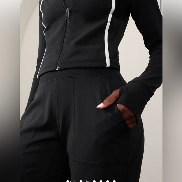 Athleta Venice HIGH RISE Jogger // Black #597888 - Picture 3 of 16